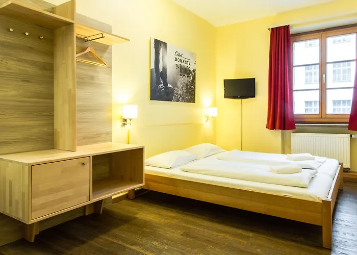 Euro Youth Hostal